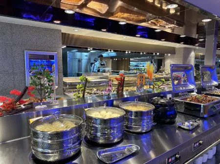 Hanliyuan Hanzheng Era Hotel Отели рядом с достопримечательностью «Songyuan Technical College»