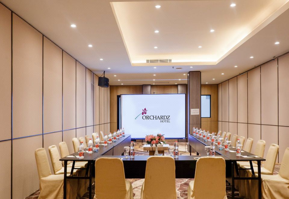 Orchardz Jayakarta Hotel Over view