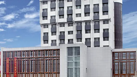 New Dynasty Hotel(Kaifeng Qingming Riverside Landscape Garden) in Kaifeng