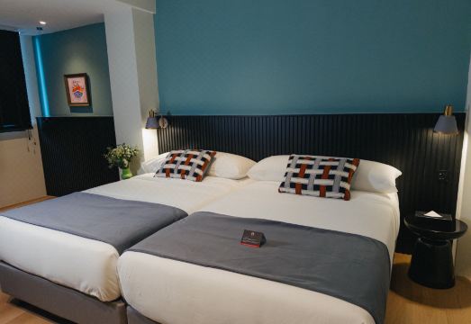 레거시 힐 호텔의 깔끔하고 모던한 객실 내부