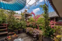 Floral Hotel· Yuebanwan | Coffee & Adorable Pets·Sunlit Golden Mountains·Designer Courtyard Hotel Hotels in Lijiang