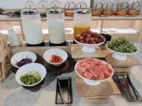 Vienna Hotel (Nandan Dongtian Jiuhai Scenic Area Jinfurong Square Branch) - breakfast