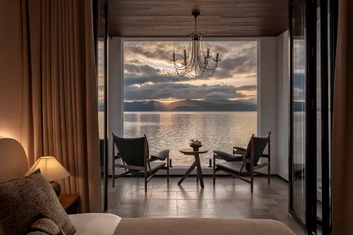 Yizhui Meet Lanyuan (Sansheng Island Heart Mansion Cafe)