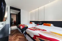HÉONIC ART · PLAY HOTEL & SUITES - Exclusive 2-3 Bedroom Suites with Switch+Cat Coffee