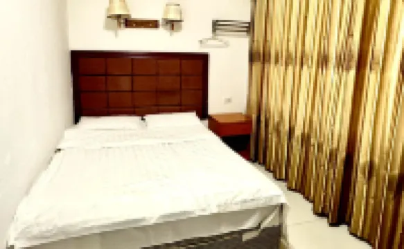 Wusheng Hexin Business Hotel