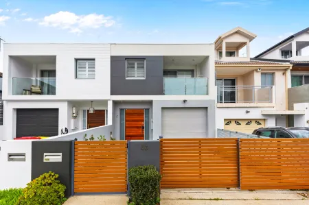 Convenient 4Br with Private Pool Close to Airport Отели рядом с достопримечательностью «Парк Маккуори Плейс»