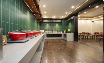 Elong Wanguo Hotel (Xishuangbanna Jinghong Poshui Plaza)