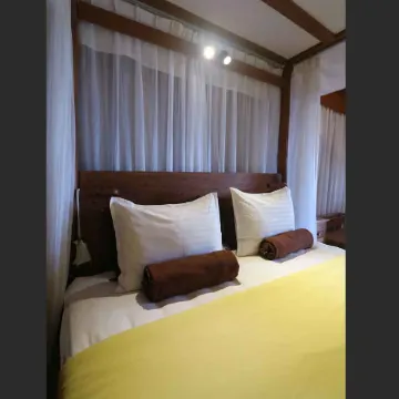 Sang Giri Mountain Tent Resort Отели рядом с достопримечательностью «Храм Батукару»