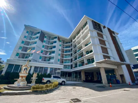 Vareena Palace Hotel Отели рядом со станцией Железнодорожная станция Паттая