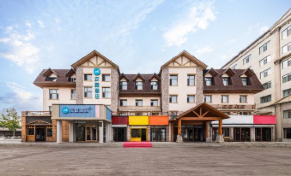 HanTing Hotel (Changbai Mountain Erdaobaihe Internet-Famous Street)