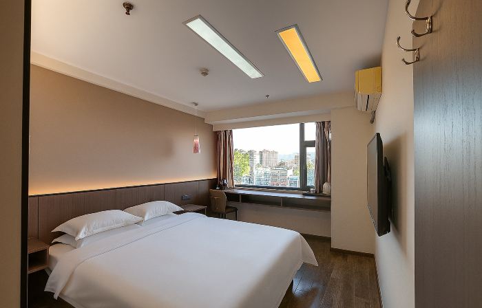 Deyou Hotel (Laiyuan Bus Station)