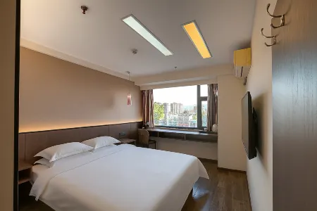Deyou Hotel Отели рядом с достопримечательностью «Taishan Palace»