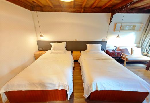 Baisha Inn의 아름다운 정원 풍경