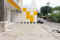 레드도어즈 샤리아 - 케브라온 Karangpilang 호텔