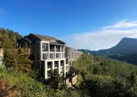 Jinfo Cloudhaus Hotels near Jinfo Mountain World Insect Museum