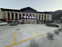 Chuyun Hotel (Baokang High-Speed Railway Station)