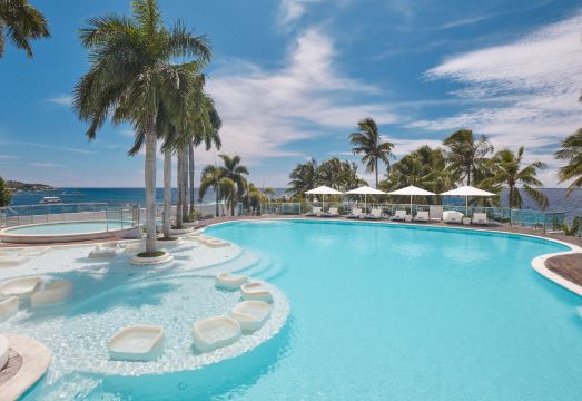 Mövenpick Cebu 야외 수영장