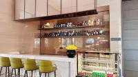 Hampton by Hilton Shantou Railway Station - bar
