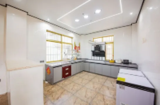 Chasing Light and Meeting Homestay