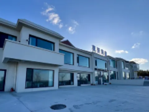 MOYA CLIFF HOTEL Hotels near Yangma Island