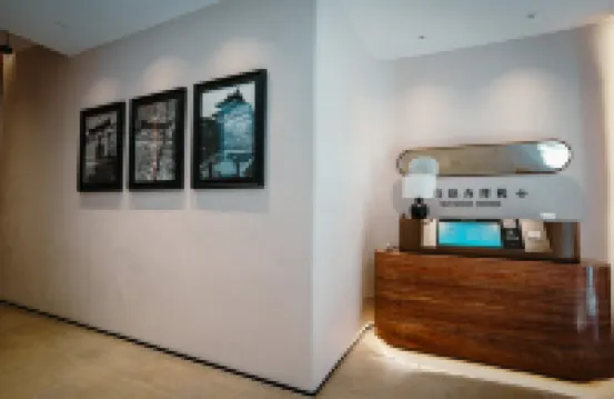 City Wall Homestay (Xiangyang Ancient City North Street Branch)