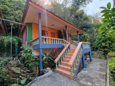 บังกะโลเตียงแฝดพร้อมเครื่องปรับอากาศ