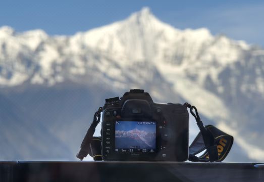 호텔 테라스에서 바라본 설산