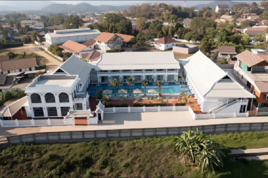 迪曼尼度假酒店De Mani Hotel (超大豪華泳池) 酒店