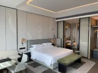 HUALUXE Zhongshan City Center