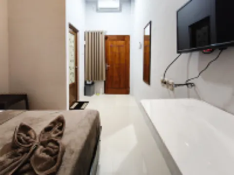 The Silas Room Mitra RedDoorz Hotels in Mataram
