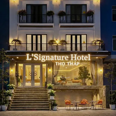 L'Signature Tho Thap 飯店 草采附近的飯店
