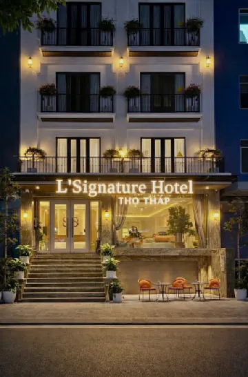 L'Signature Tho Thap 飯店 草采附近的飯店