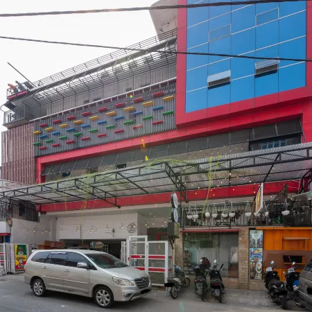 Urbanview Hotel Kota Tua Jakarta Отели рядом с достопримечательностью «Площадь Фатахилла»