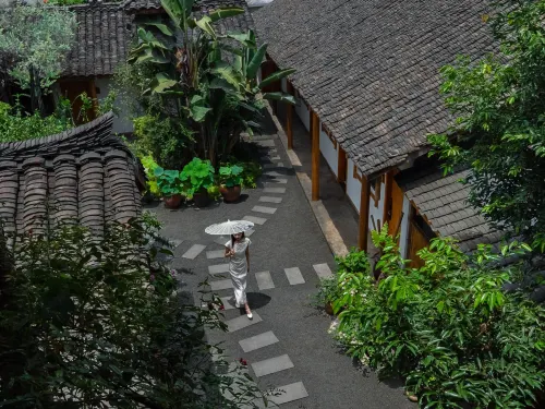 Moshu Homestay (Meishan East Station & Sansu Temple Branch)