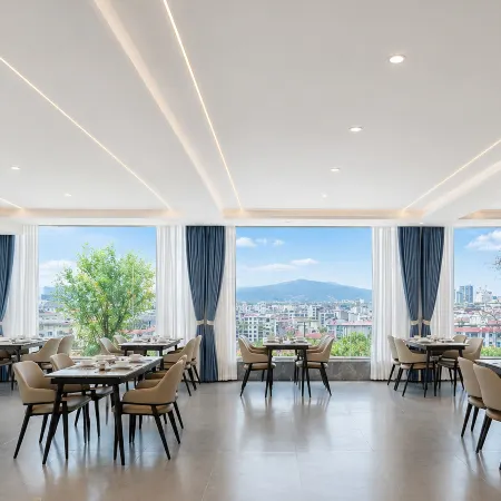 Yayue Hotel (Yuxi Nie Er Music Square)