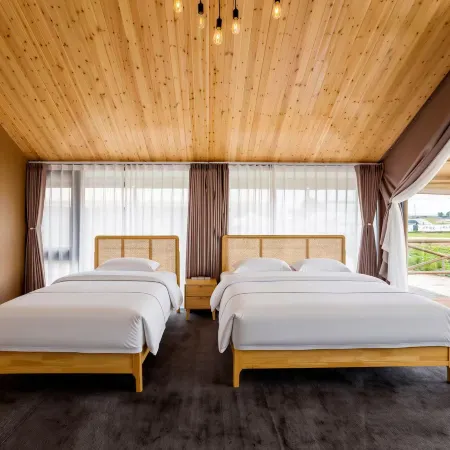 Jiuyue Luxury Boutique Stay (Saihanba Yudaokou Grassland Scenic Area)