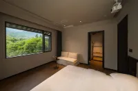 Guilin Junxi Heyuan • Landscape Vacation Apartment - parking