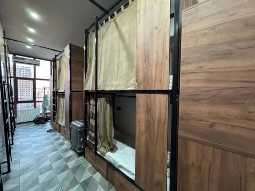 Roof Hostel - Hostels