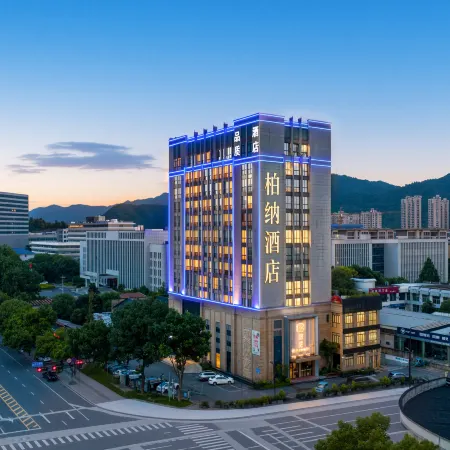 Tonglu Fuchunjiang Berner Hotel (Tonglu Central Plaza Store)