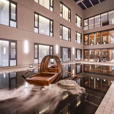 Donghu Grand Hotel (Jieyang Ancient City Donghu Park Branch)