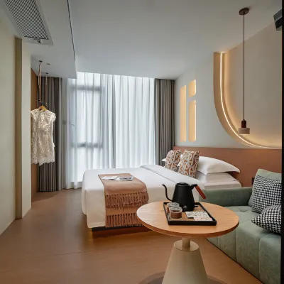 Guangzhou Yumu Curie Hotel (Panyu Aeon Mall) Hotels near Panyu Square