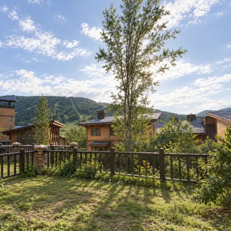 Xueyu Mountain Villa · Private Chalets · Single family townhouse hotel