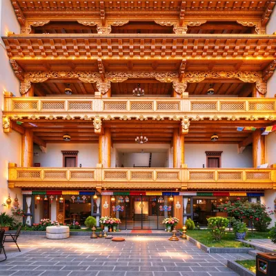Floral Hotel·Xihe Retreat Glamping Misty Songtsam Art Guesthouse Hotels near Songzanlin Scenic Spot