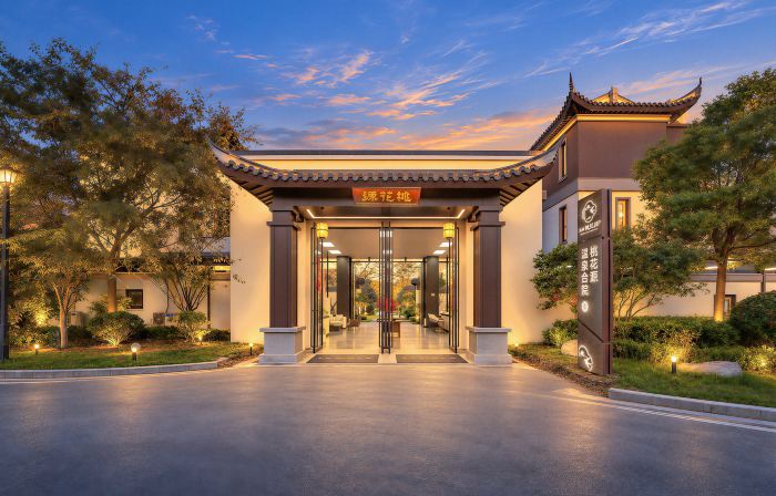 Lancheng Taohuayuan Wenquan Courtyard House (Honghu)