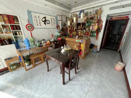 Pusu Qilan B&B Отели рядом с достопримечательностью «Baisui Palace»