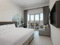 Rove La Mer Beach, Jumeirah Hotels near Boxpark