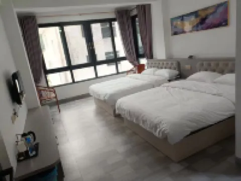 樑野三人行民宿館