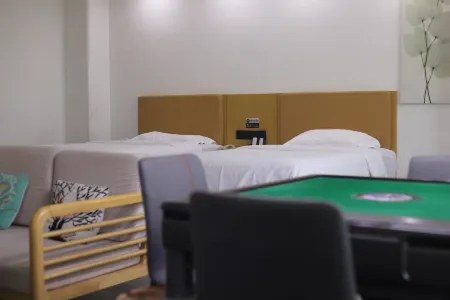 GreenTree Inn Hotel (Cangzhou Longnan Binjiang Plaza) Отели рядом с достопримечательностью «Binjiang Square»