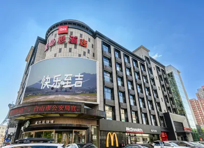 Ibis Hotel (Wanda Plaza, Hunjiang Street, Baishan)