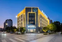 Hermann Hotel (Dali Xiangyun Station Third People's Hospital Branch)